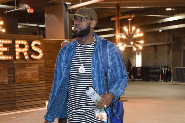 BLG分享微博杯比赛返图：勇敢冲锋 力争上游