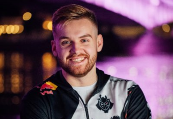 看看肌肉，你必须是个运动生！Oner Viego 为 Etahan 做出了第一次贡献，并且 T1 再次扳平了比分