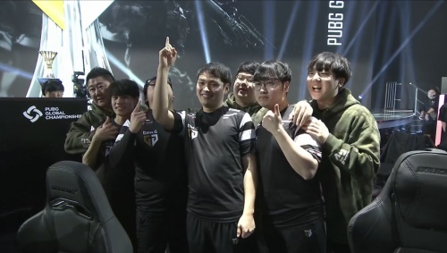 英雄联盟S12病情更新，RNG几乎全队中招只能线上参赛